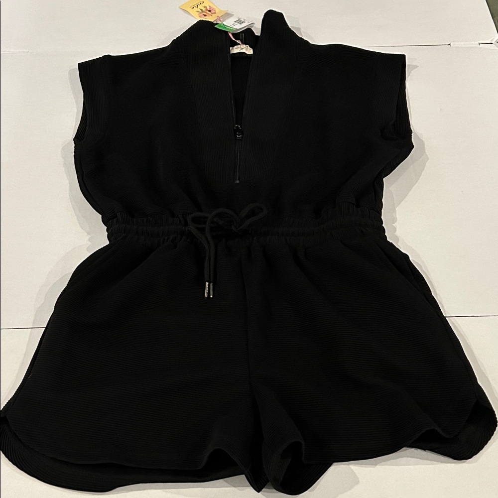 Entro shorts romper half zip size M black